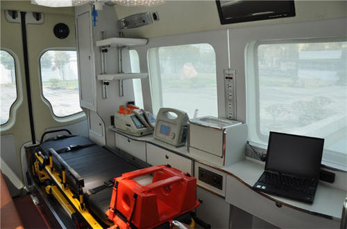 盘山县救护车内部